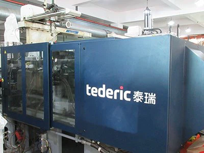 Injection molding machine 1 Injection molding machine 1
